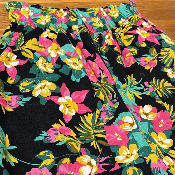 EXPRESS - WOMEN’S FLORAL HIGH WAISTED SHORTS - SIZE XS - Picture 6 of 9